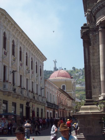 El centro histórico de Quito tiene cerca de tres iglesias por cuadra (clickear para agrandar imagen)